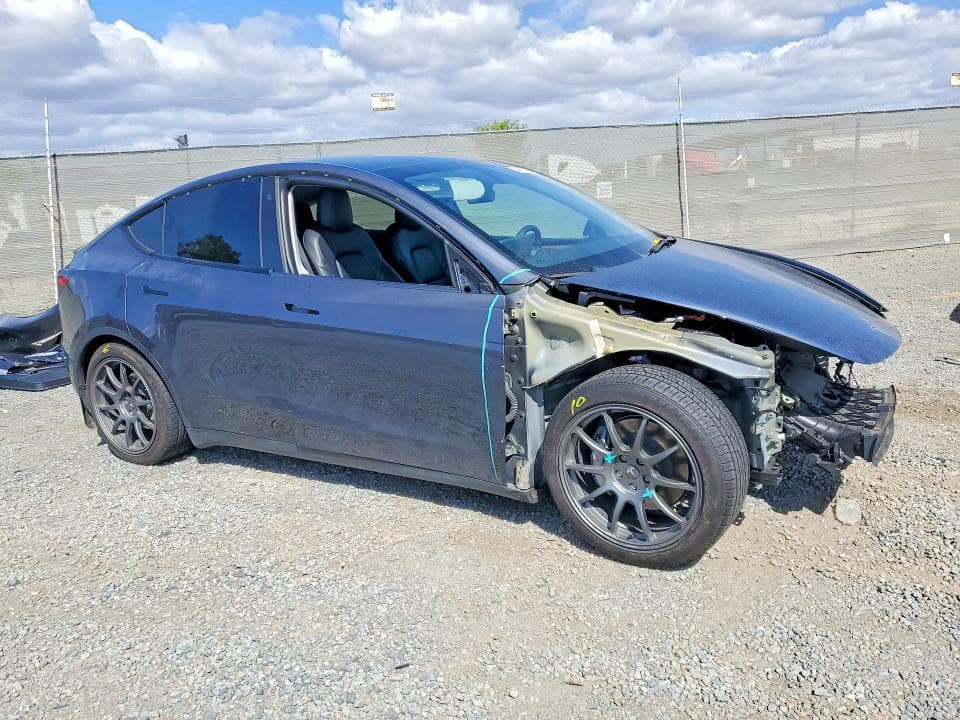 2023 TESLA MODEL Y 4