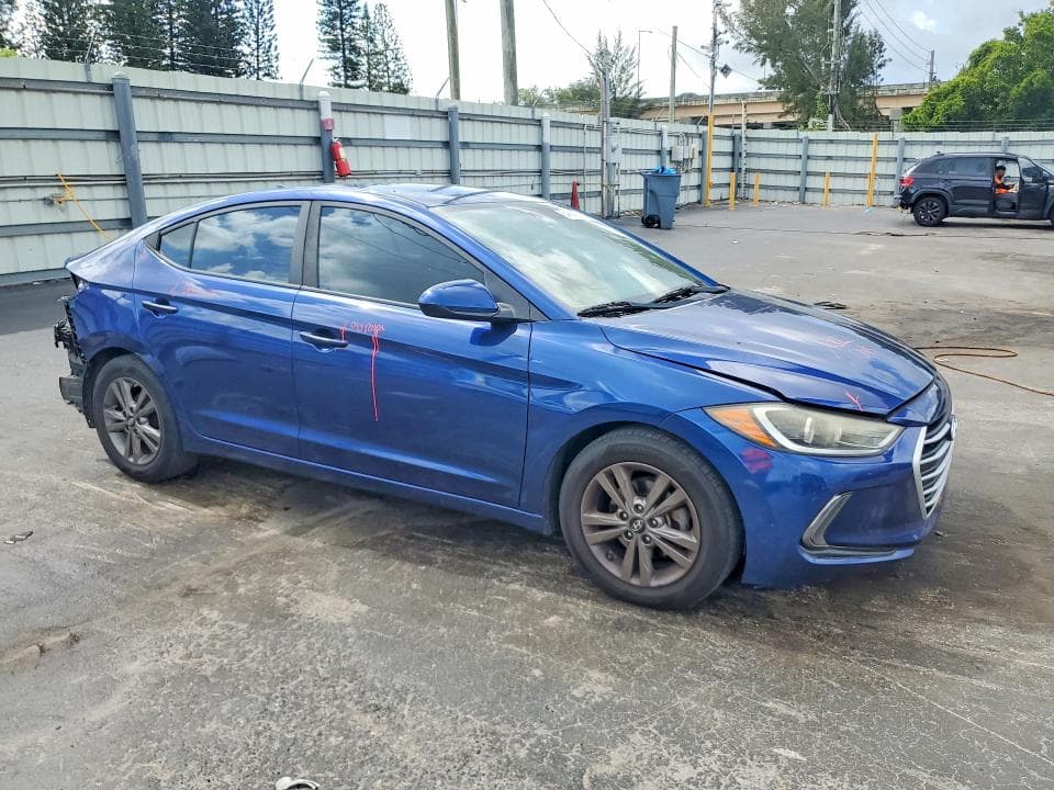 2017 HYUNDAI ELANTRA SE 4