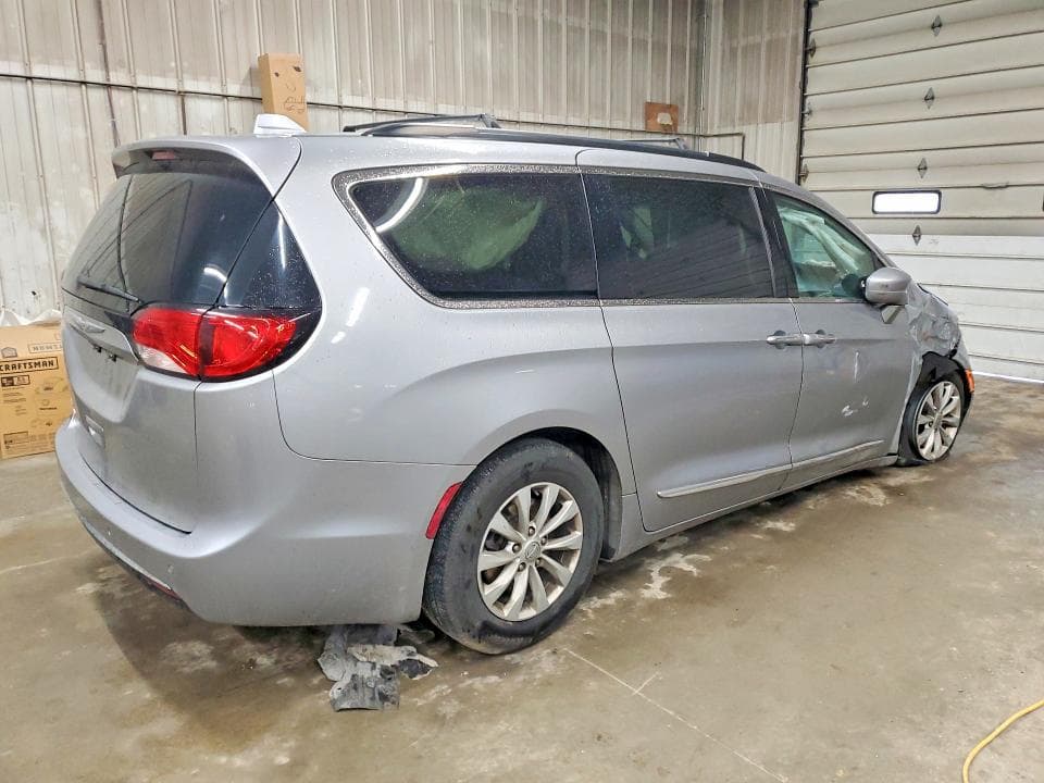 2017 CHRYSLER PACIFICA TOURING L 3