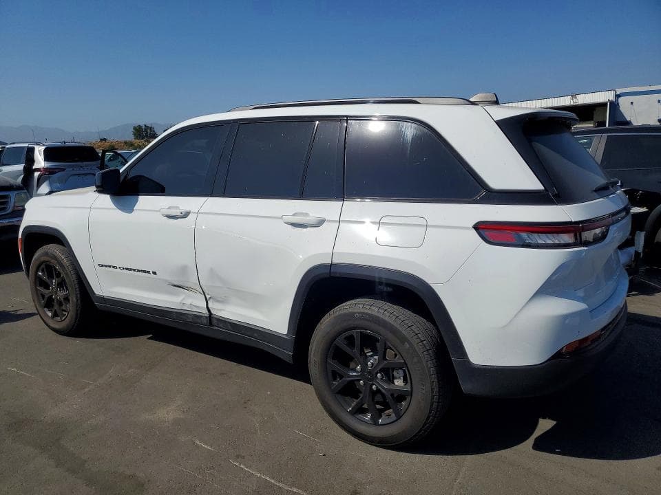2024 JEEP GRAND CHEROKEE LAREDO 2