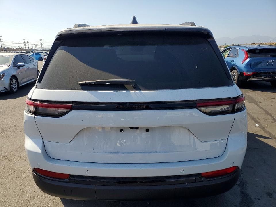 2024 JEEP GRAND CHEROKEE LAREDO 6