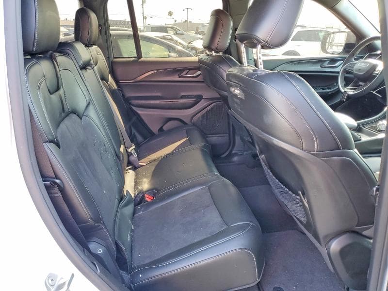 2024 JEEP GRAND CHEROKEE LAREDO 10