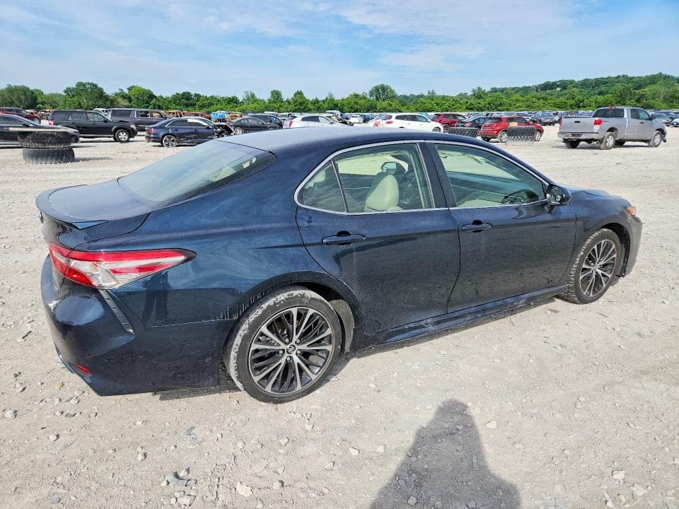 2018 TOYOTA CAMRY SE SE 3