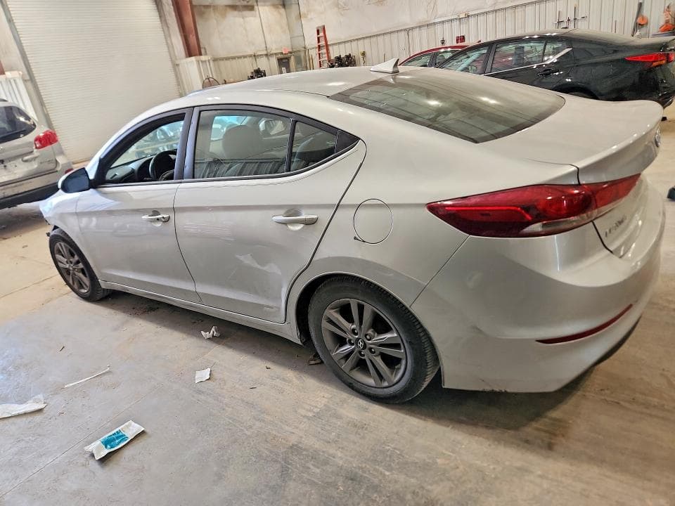 2017 HYUNDAI ELANTRA SE 2