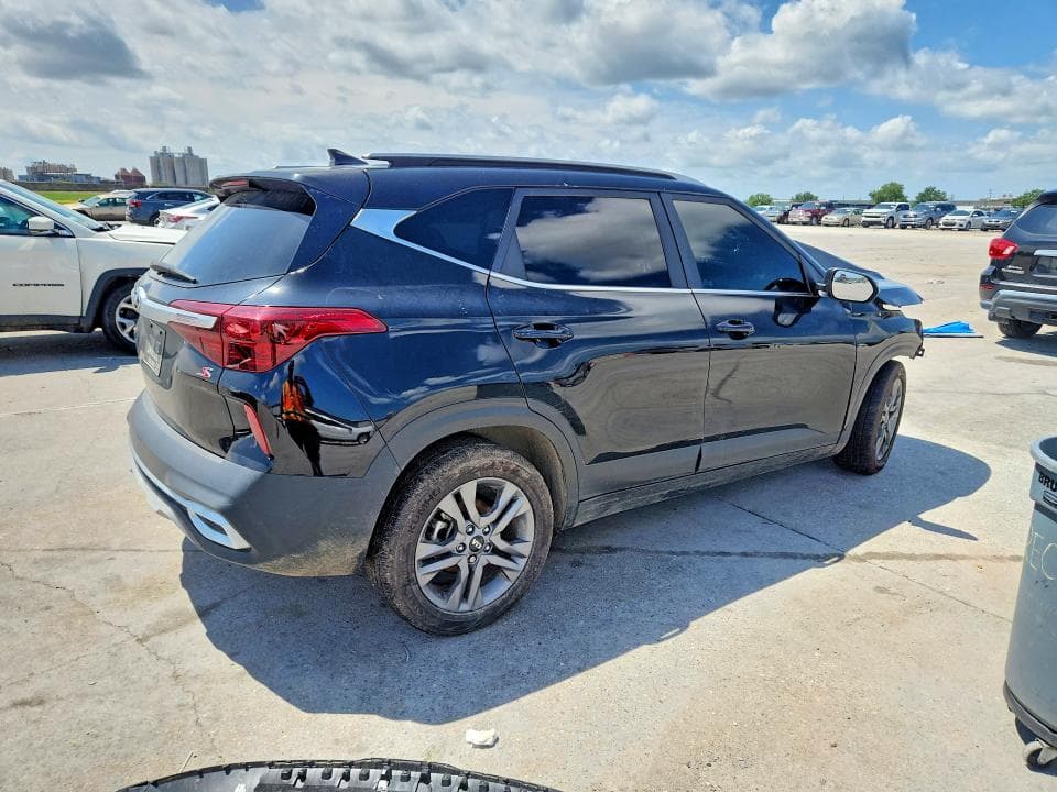 2021 KIA SELTOS S S 3
