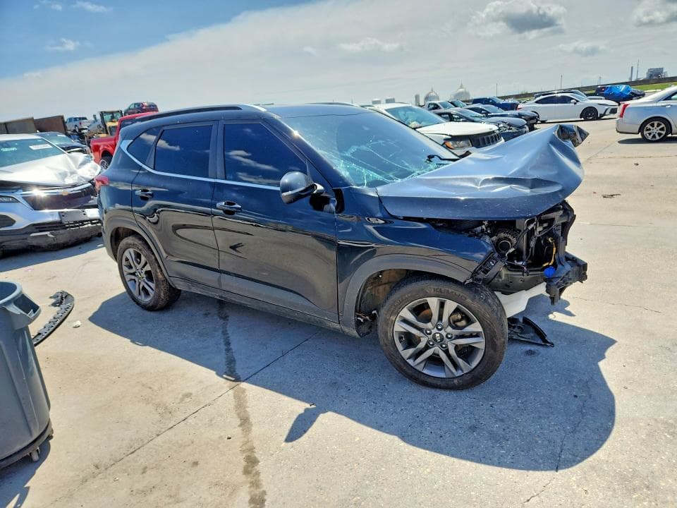 2021 KIA SELTOS S S 4