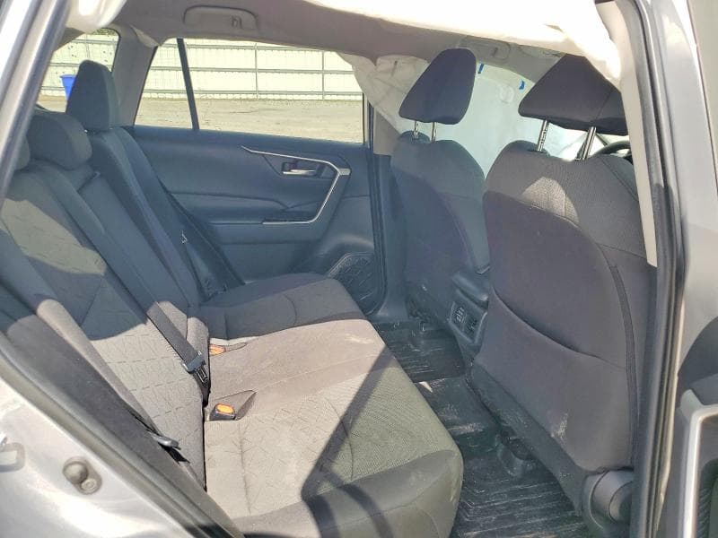2021 TOYOTA RAV4 XLE 11