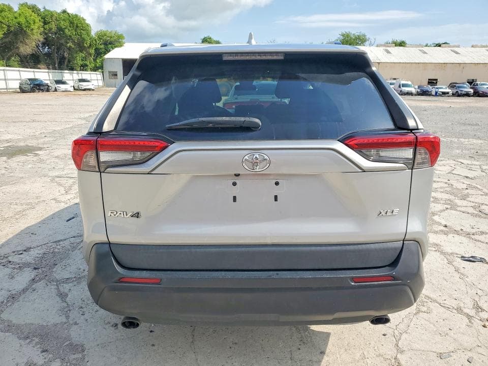 2021 TOYOTA RAV4 XLE 6