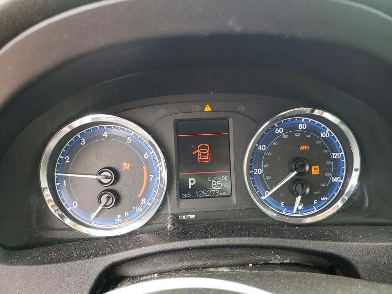 2018 TOYOTA COROLLA LE 9