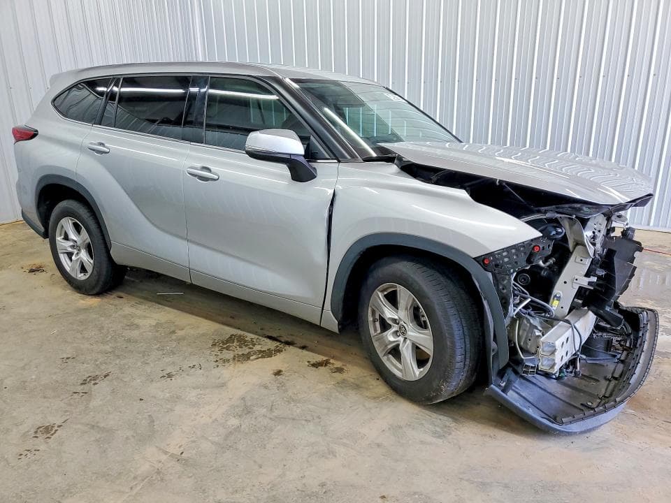 2022 TOYOTA HIGHLANDER LE 4