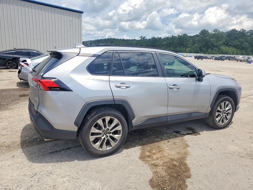2021 TOYOTA RAV4 XLE PREMIUM 3