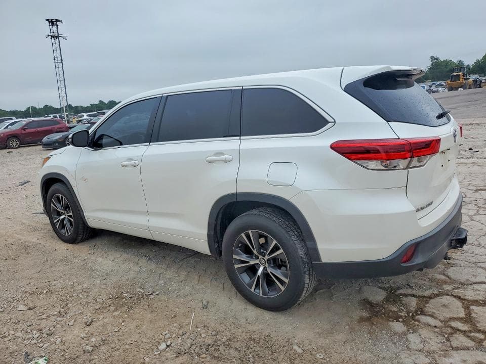 2017 TOYOTA HIGHLANDER LE 2