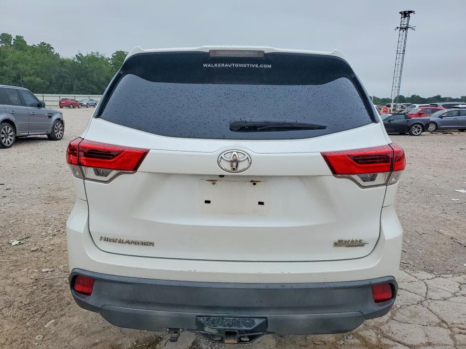 2017 TOYOTA HIGHLANDER LE 6