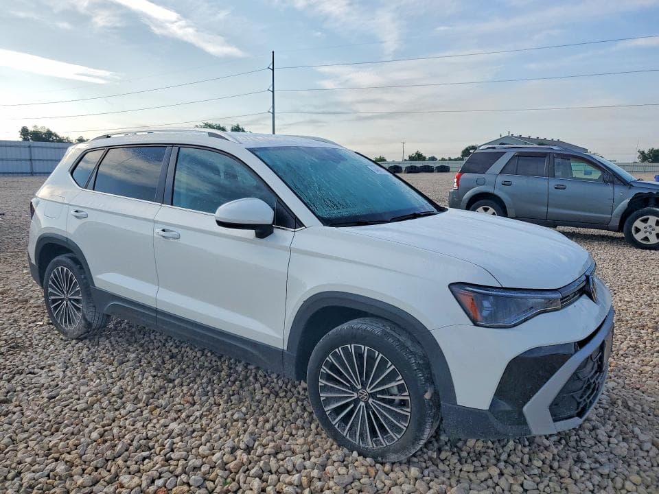 2025 VOLKSWAGEN TAOS SE 4