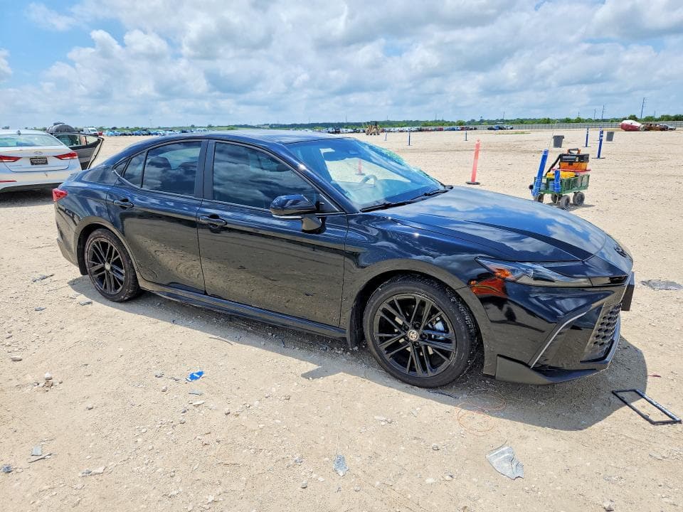 2025 TOYOTA CAMRY SE 4