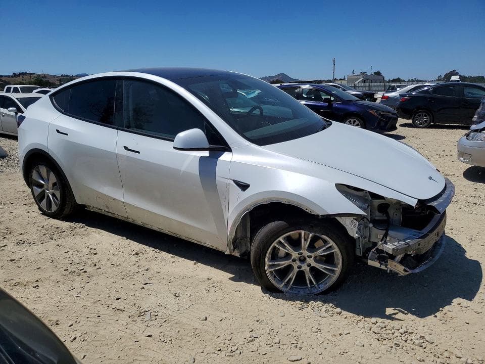 2023 TESLA MODEL Y 4