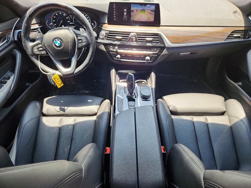 2019 BMW 530E 8