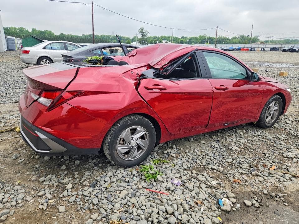 2024 HYUNDAI ELANTRA SE 3