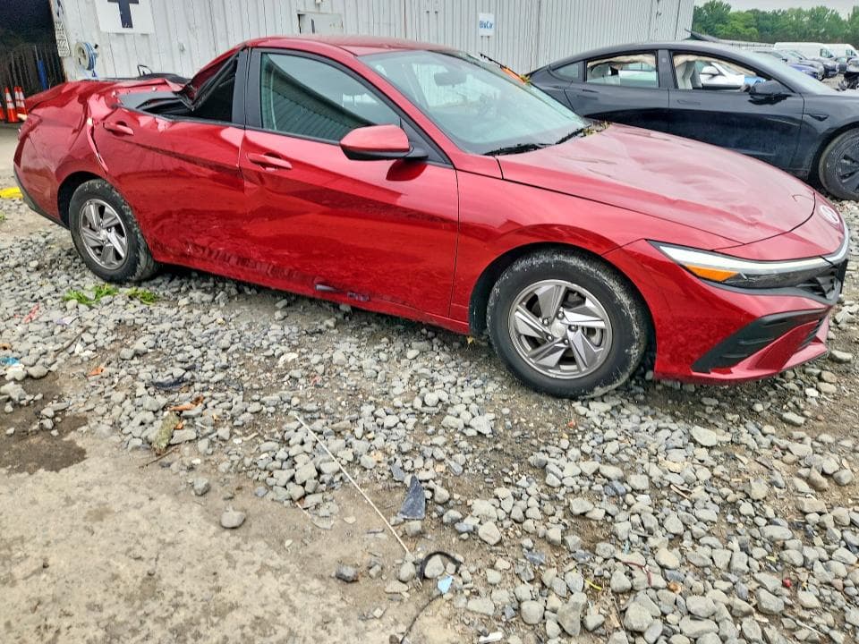 2024 HYUNDAI ELANTRA SE 4