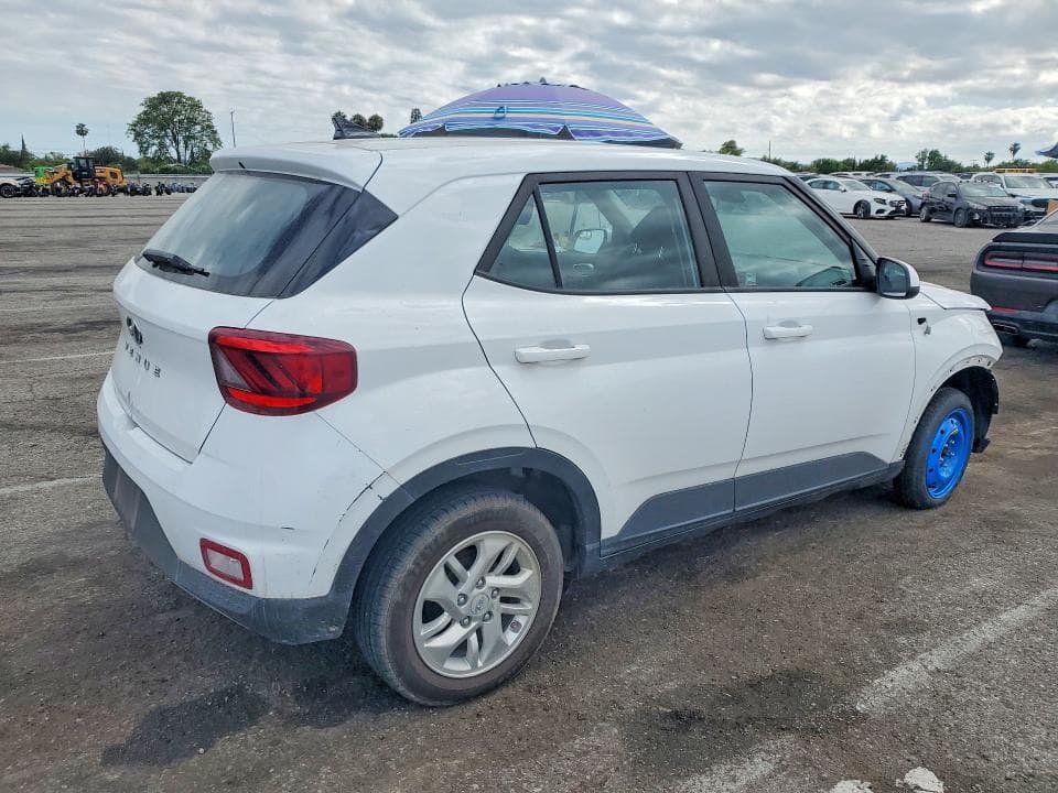 2021 HYUNDAI VENUE SE SE 3