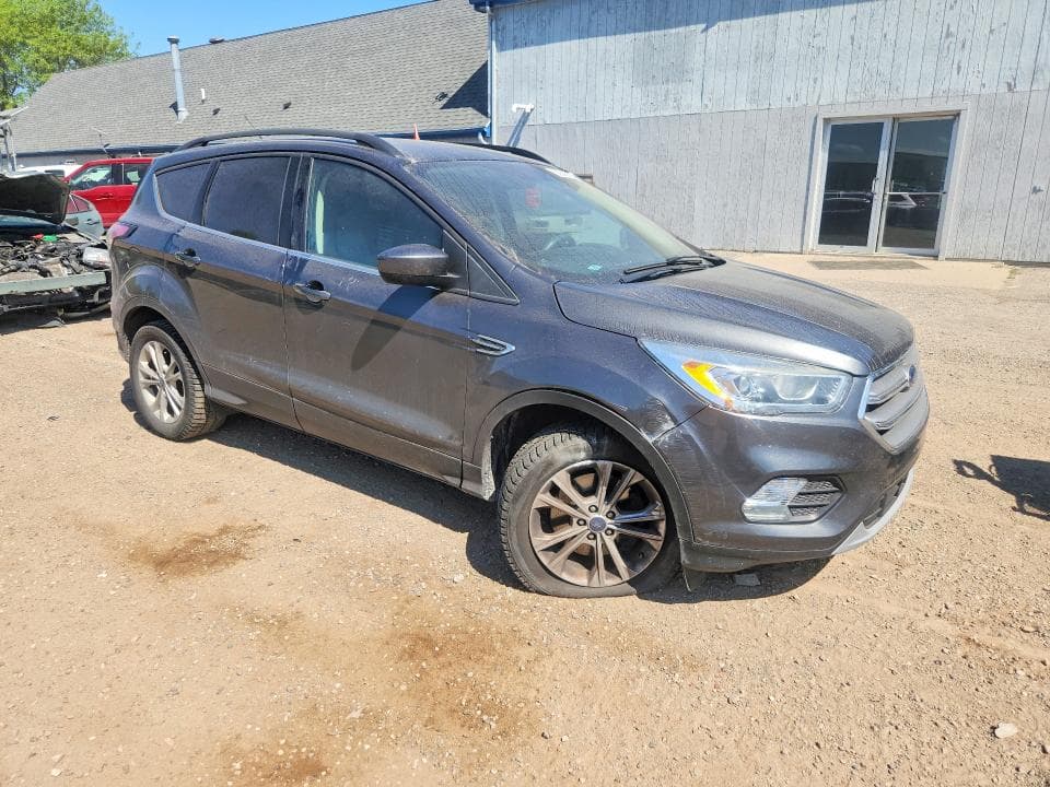 2017 FORD ESCAPE SE 4