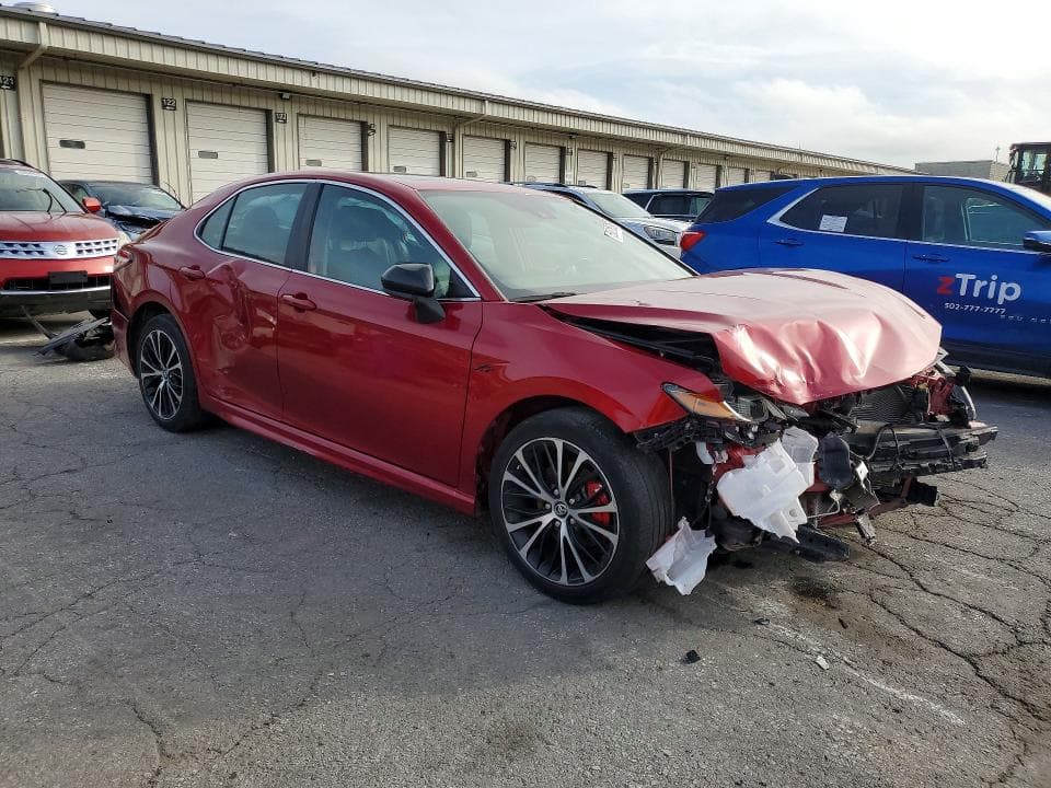 2020 TOYOTA CAMRY SE 4