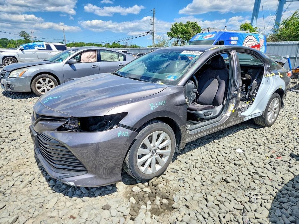 2018 TOYOTA CAMRY LE LE - 1