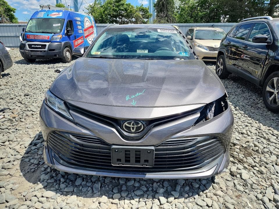 2018 TOYOTA CAMRY LE LE 5