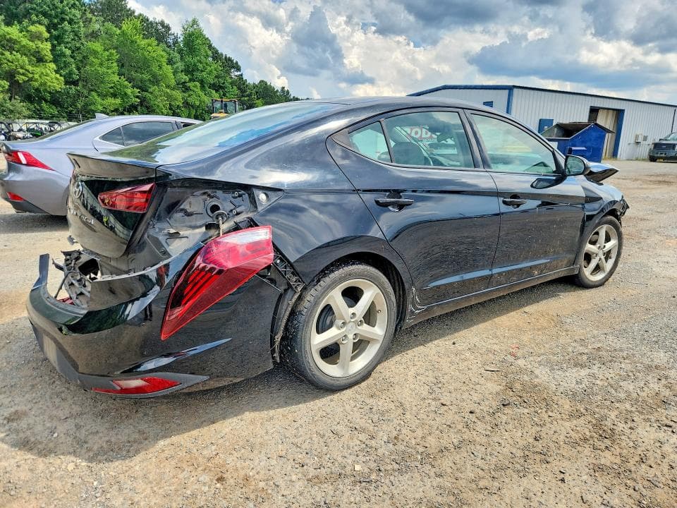 2020 HYUNDAI ELANTRA SE 3