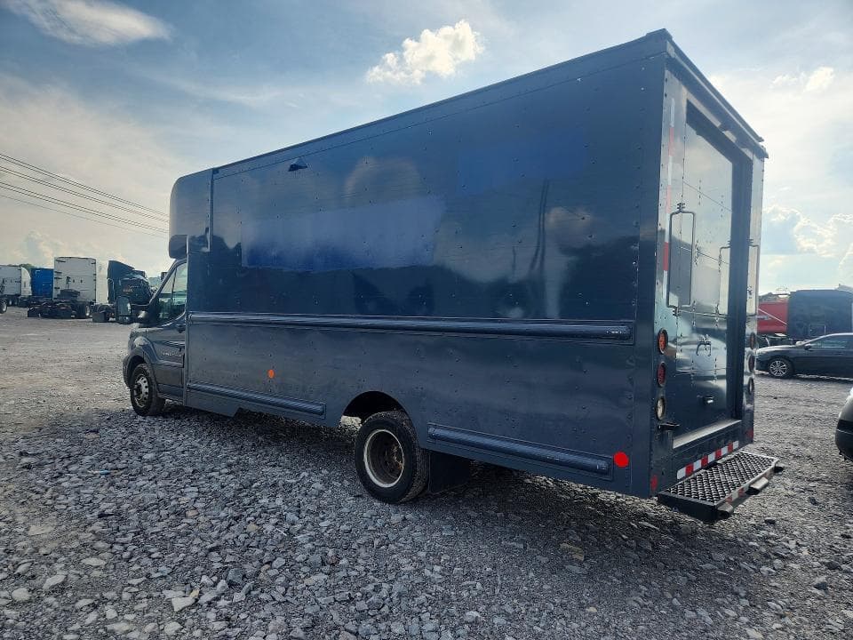 2021 FORD TRANSIT DELIVERY TRUCK 2