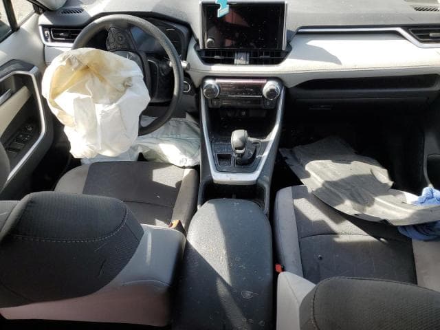 2024 TOYOTA RAV4 XLE 8