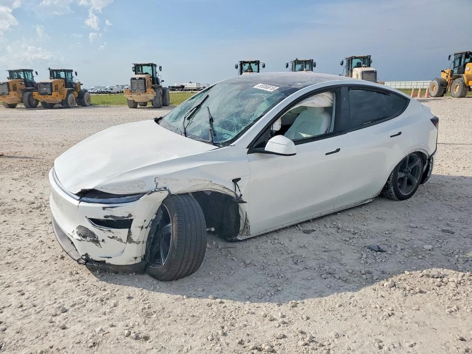 2026 TESLA MODEL Y 1