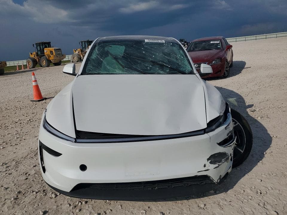 2026 TESLA MODEL Y 5