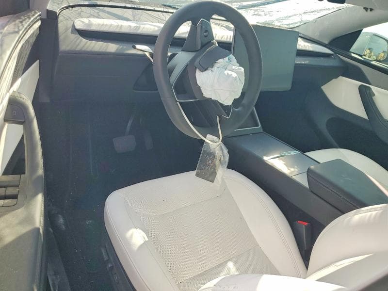 2026 TESLA MODEL Y 8