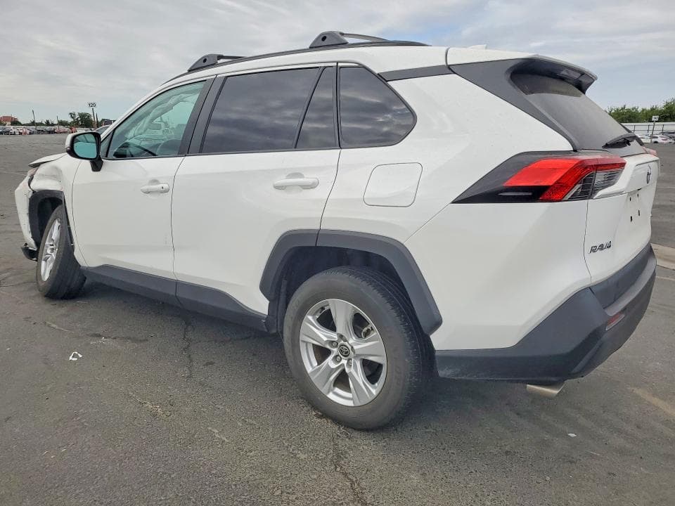 2021 TOYOTA RAV4 XLE 2
