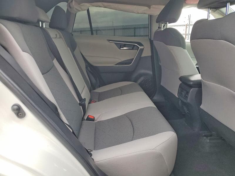 2021 TOYOTA RAV4 XLE 11