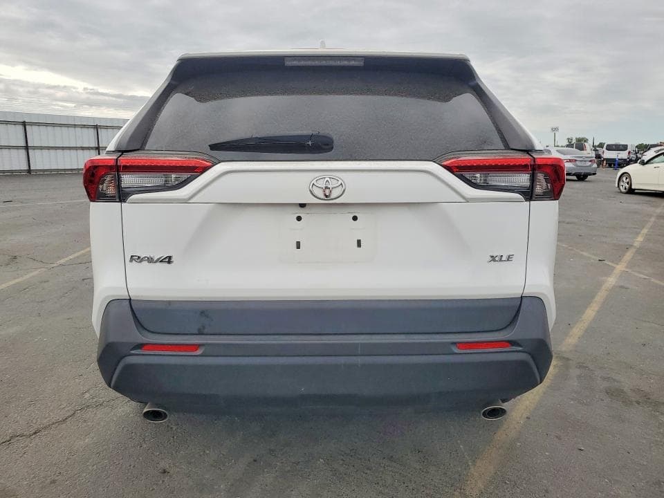 2021 TOYOTA RAV4 XLE 6