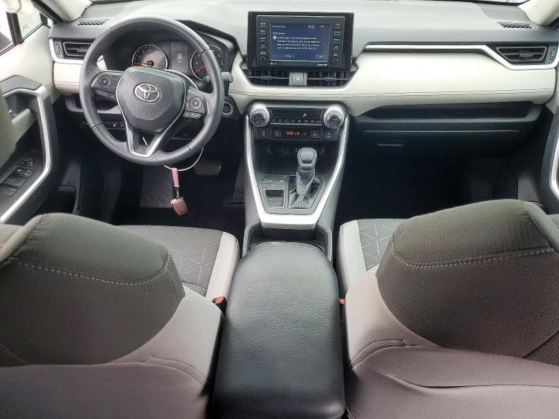 2021 TOYOTA RAV4 XLE 8