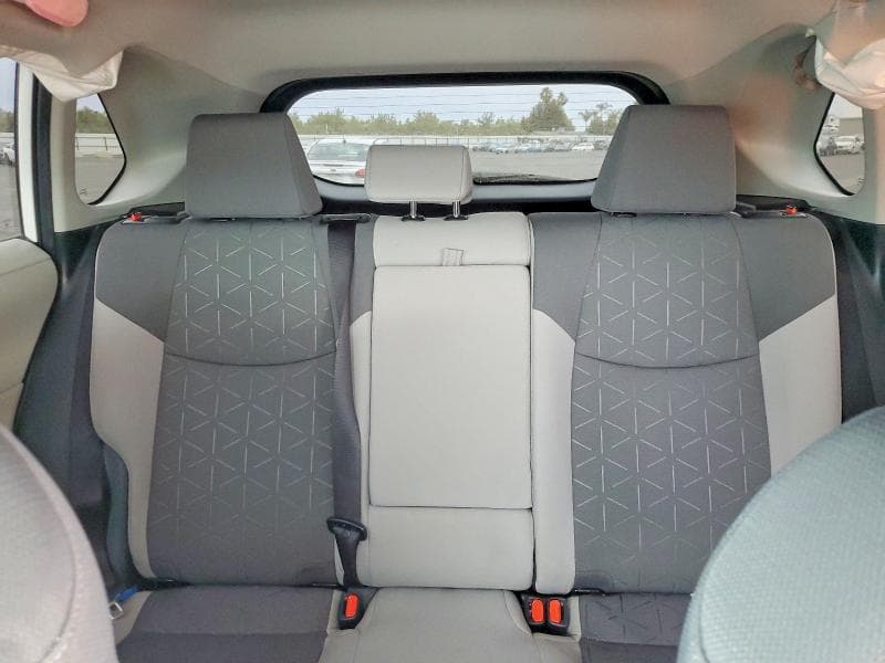 2021 TOYOTA RAV4 XLE 10