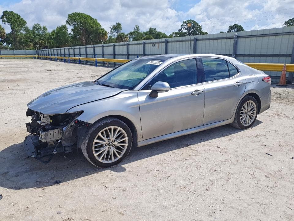 2019 TOYOTA CAMRY XLE - 1