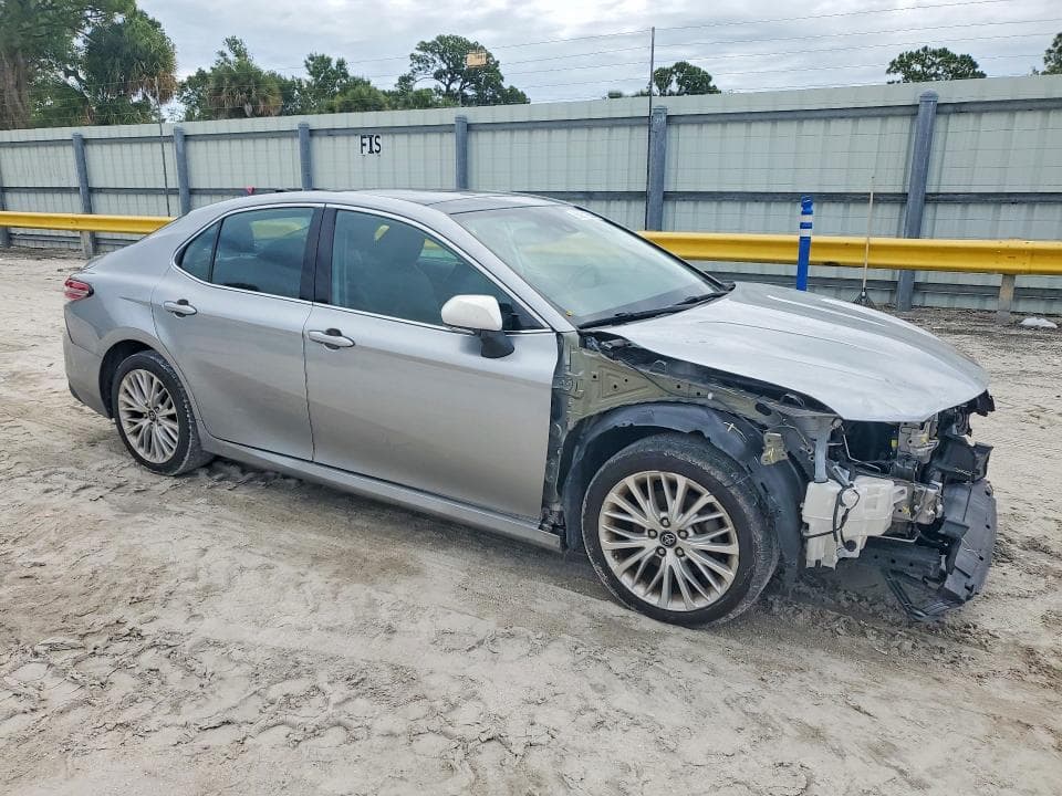 2019 TOYOTA CAMRY XLE 4