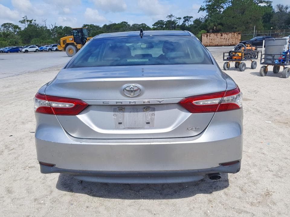 2019 TOYOTA CAMRY XLE 6