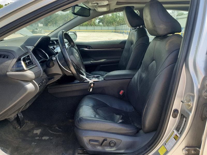 2019 TOYOTA CAMRY XLE 7