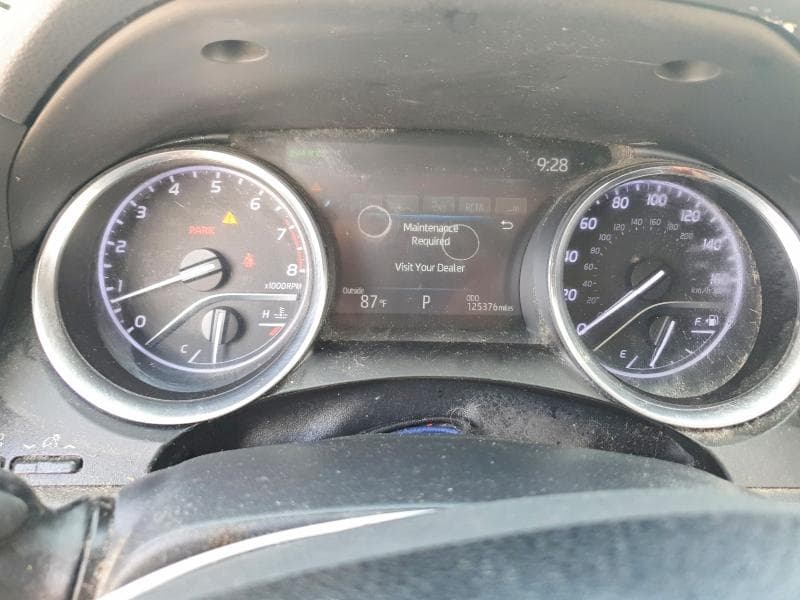 2019 TOYOTA CAMRY XLE 9
