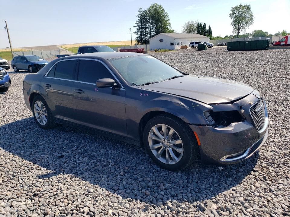 2016 CHRYSLER 300 LIMITED 4