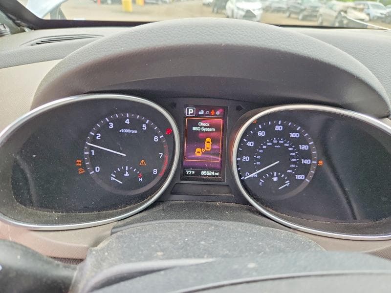 2018 HYUNDAI SANTA FE SE 9