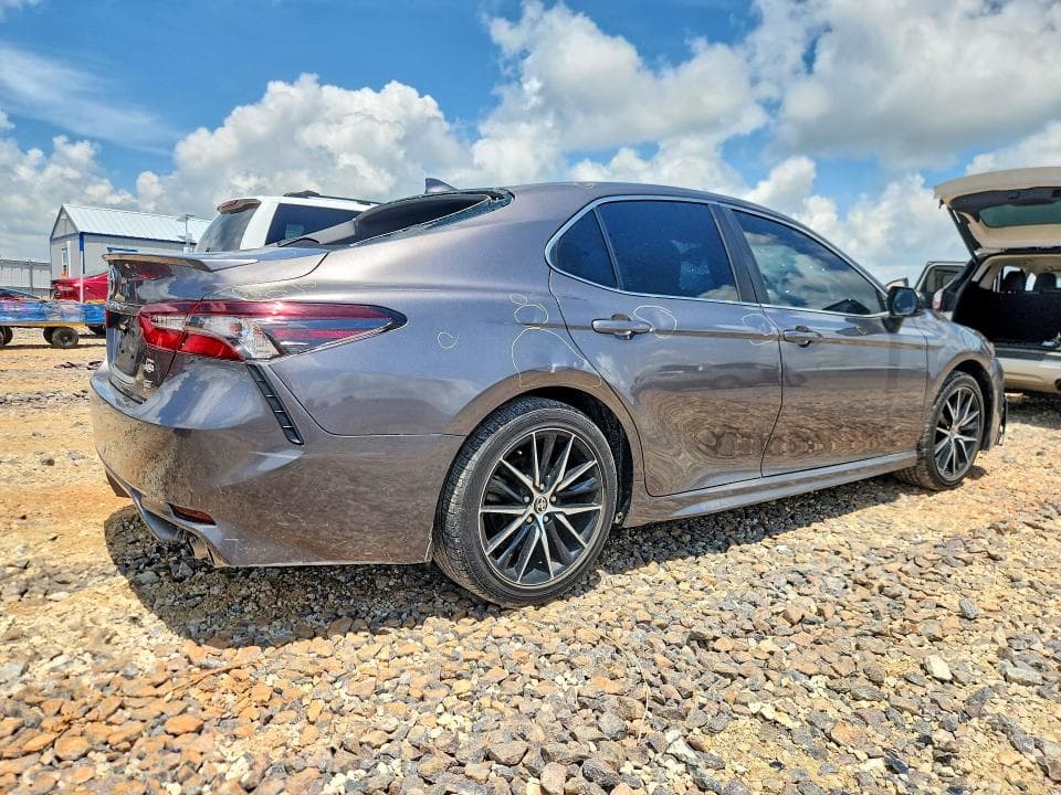 2021 TOYOTA CAMRY SE 3