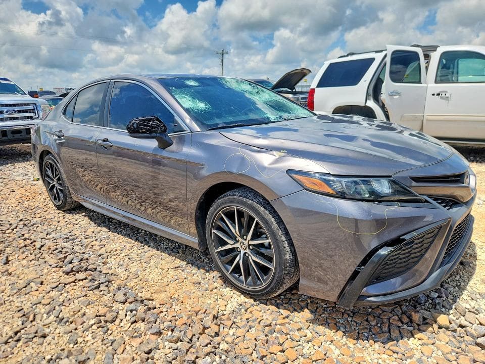2021 TOYOTA CAMRY SE 4