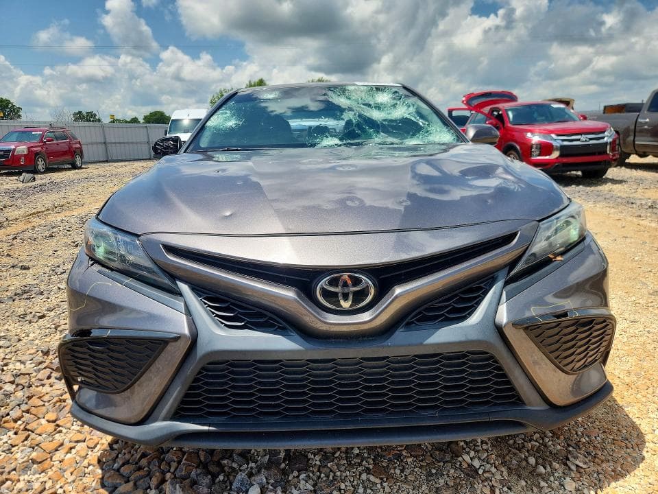 2021 TOYOTA CAMRY SE 5