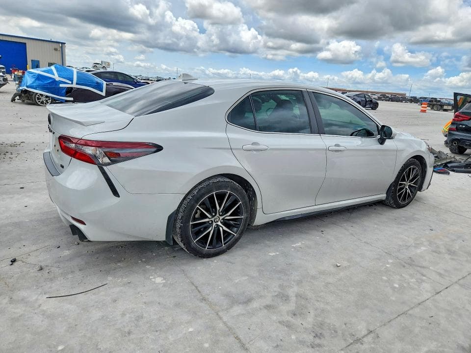 2024 TOYOTA CAMRY SE SE 3
